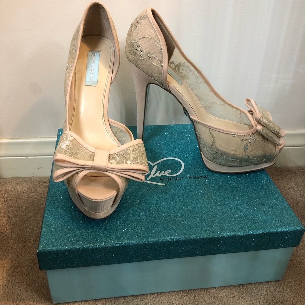 Betsey Johnson SB-Vail Lace Champagne Pumps